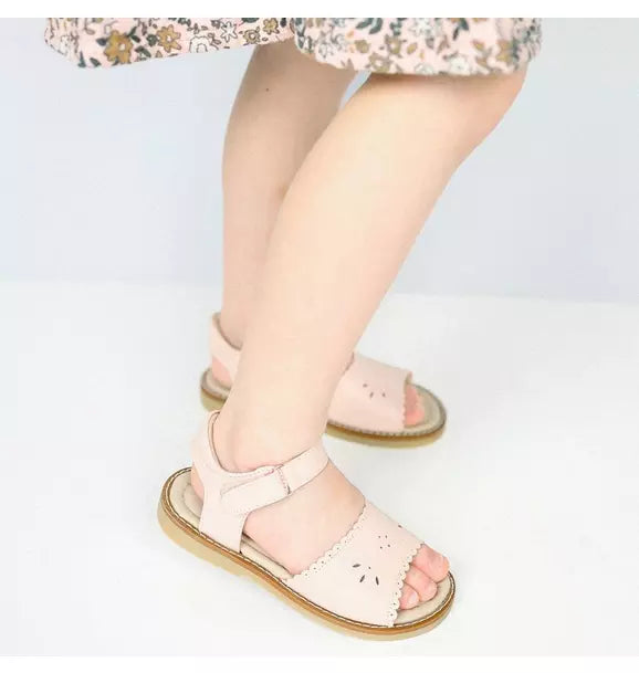 Classic Sandal with Scallop Pink