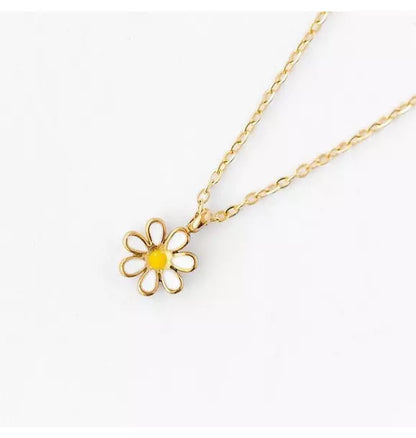 Daisy Pendant Necklace